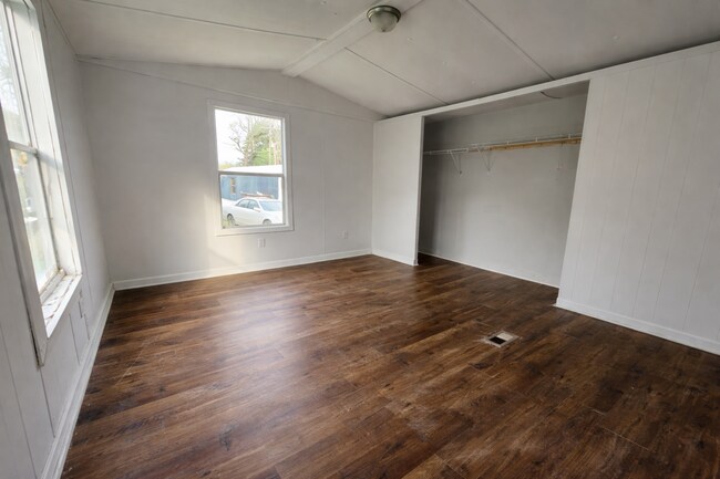 Photo - 412 McElhaney Rd