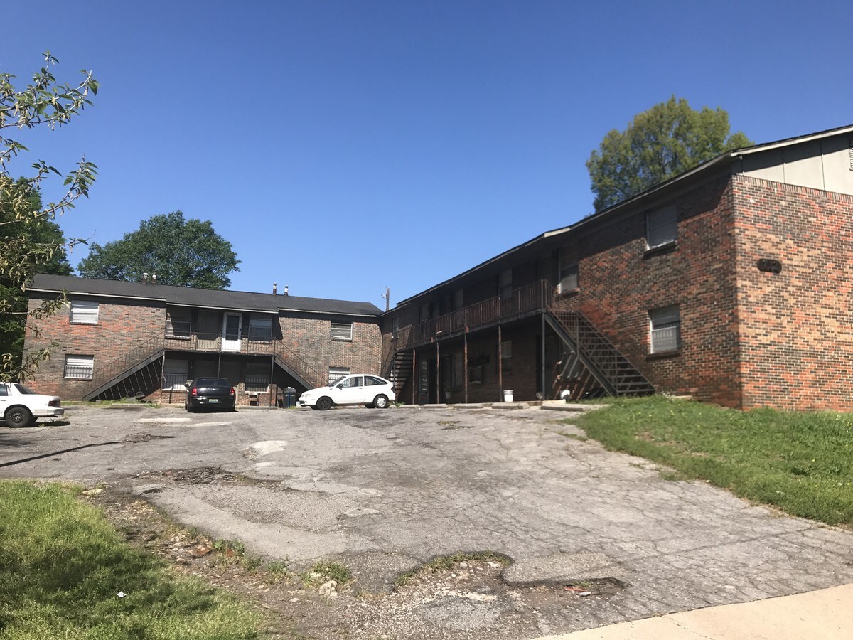 712 47th Street North Exterior parking - 712 47th St N Apartments