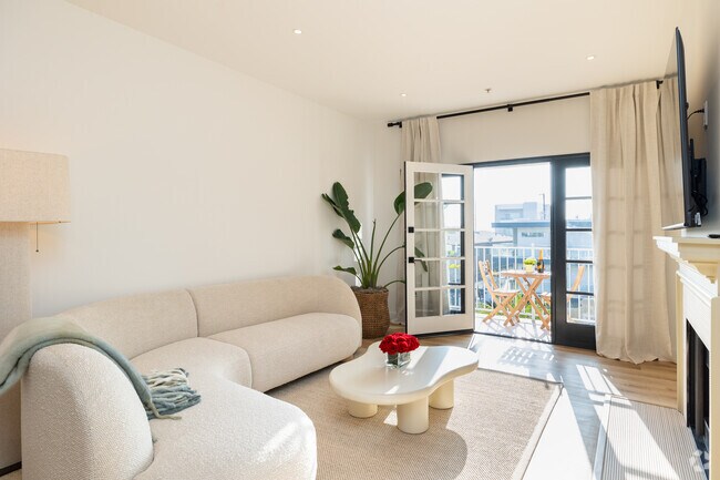 2BR, 2BA - 1,100SF - Living Room