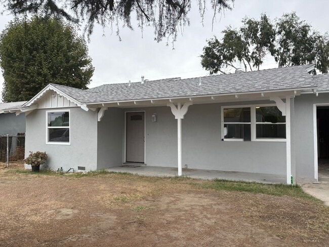 Building Photo - 2 Bedroom 1 Bathroom House