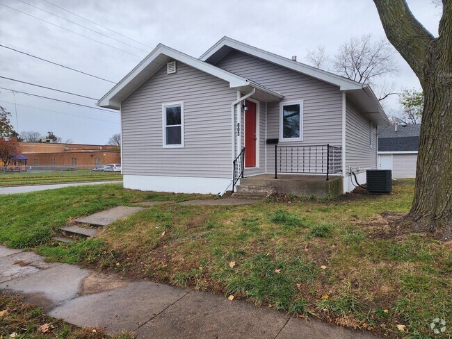 Building Photo - Fully Updated 2 Bedroom 1 Bathroom House