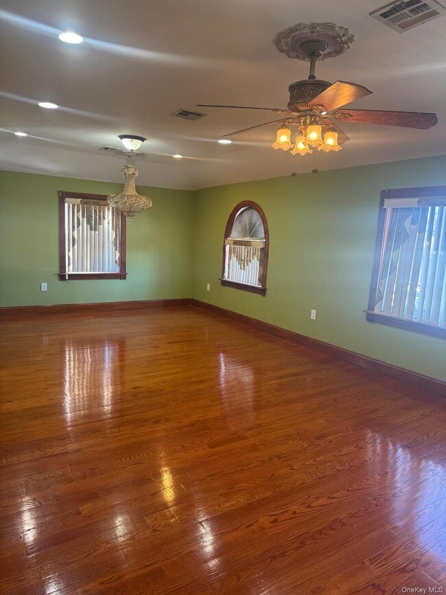 Photo - 85-19 239th St