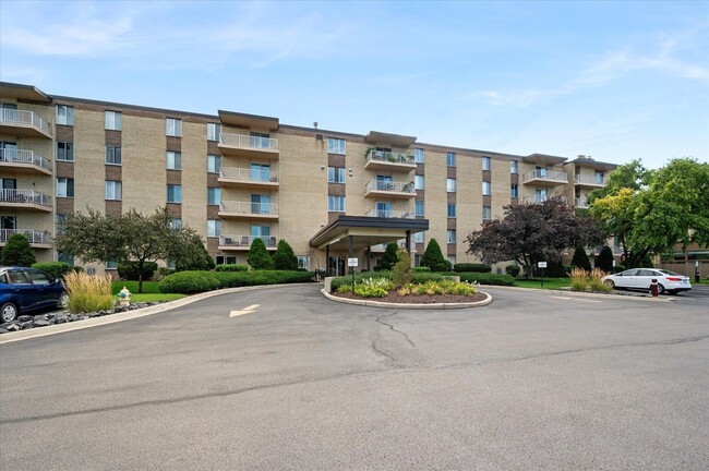 Building Photo - 100 W Butterfield Rd Unit 101N