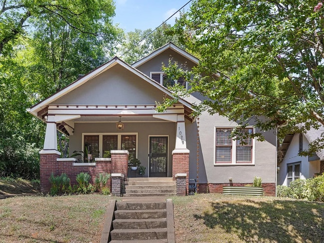 Photo - 1029 E 5th St House