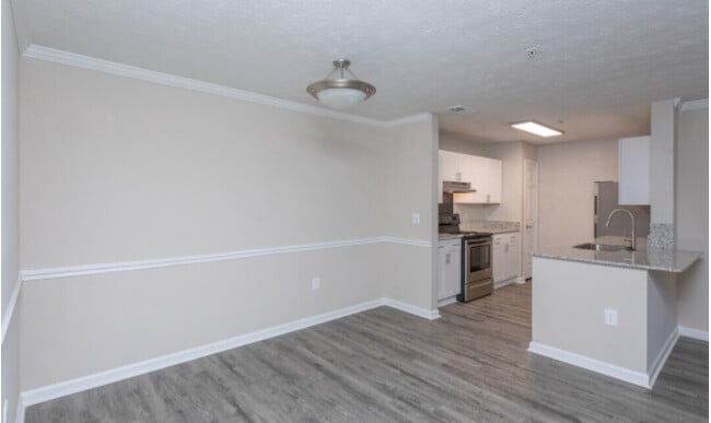 1BD, 1BA - 914SF - Kitchen and Dining Area