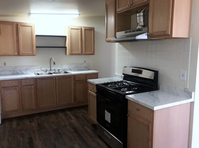 Photo - Beautifully Remodeled 3+1 Bungalow with Indoor-Outdoor Living