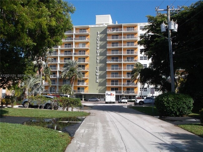Building Photo - 2900 NE 30th St Unit H6