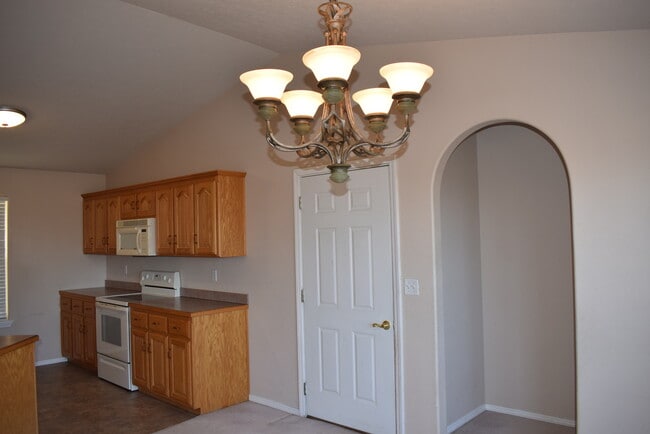 Photo - 4 bed / 3 bed Home with Gorgeous View!!!