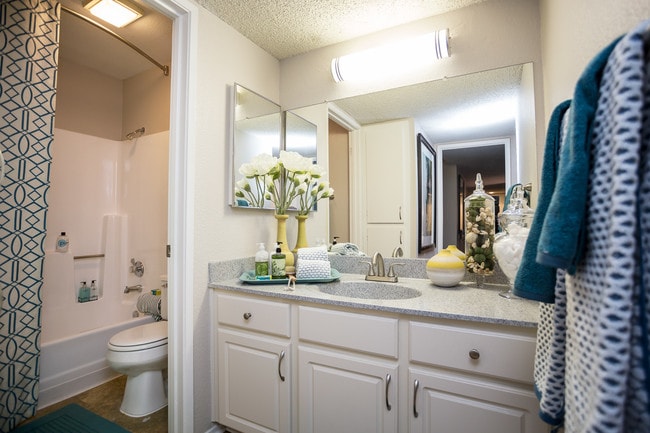 Photo - Willow Creek Apartments