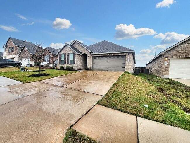 Photo - Beautiful Solar-Powered 4BR / 2BA Home – Big Backyard & Modern Kitchen