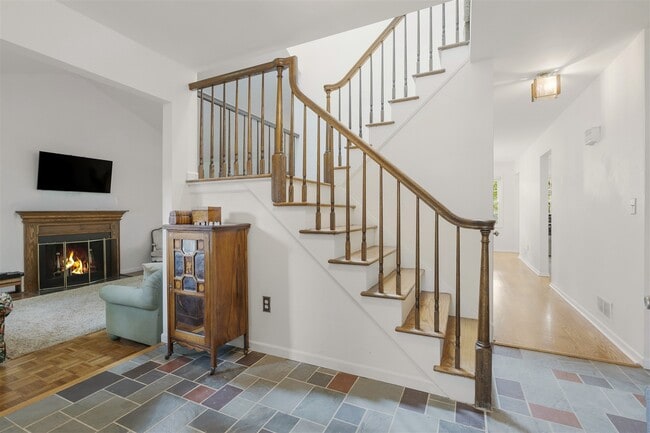 Photo - 9 Northbridge Pl