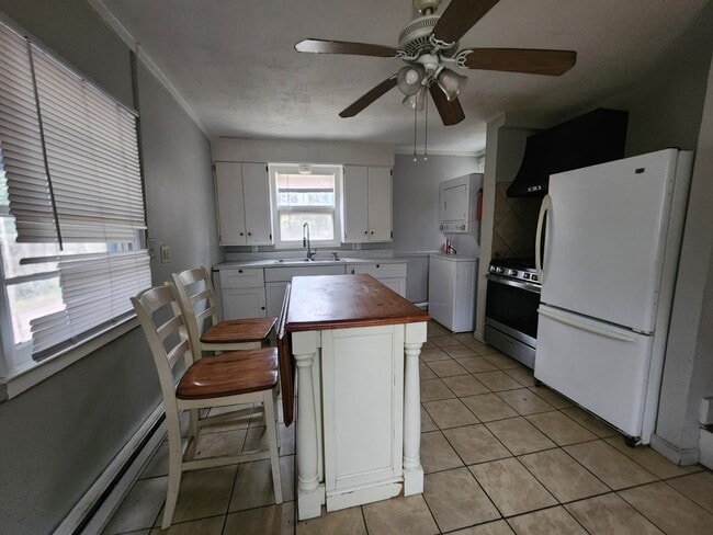 Photo - 300 W Elm St