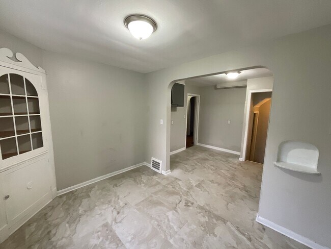 11013 Lincoln Ave