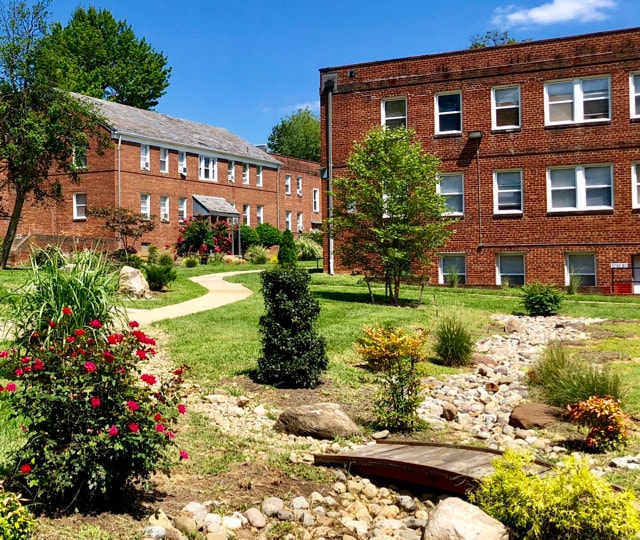 Garfield Court Apartments