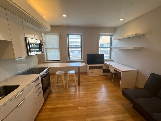 Building Photo - 113 Auburn St Unit 22 Rental