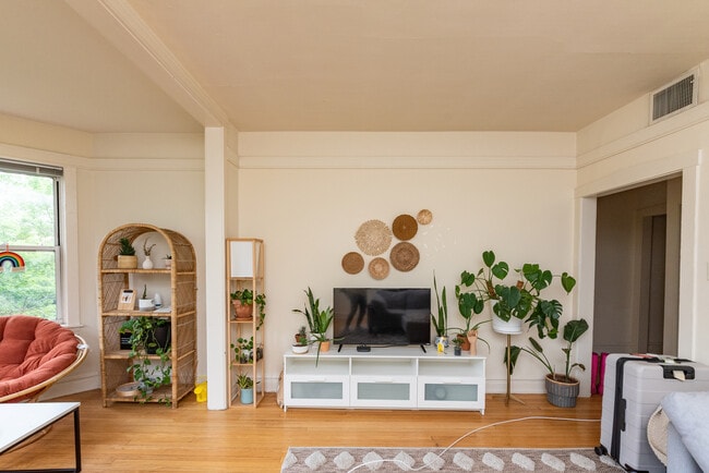 3413 N Elaine Pl Unit 2