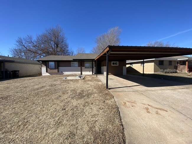 Building Photo - 713 N Dallas Ave