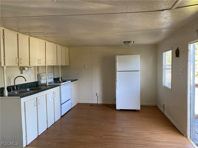 Photo - 7814 Breeze Dr