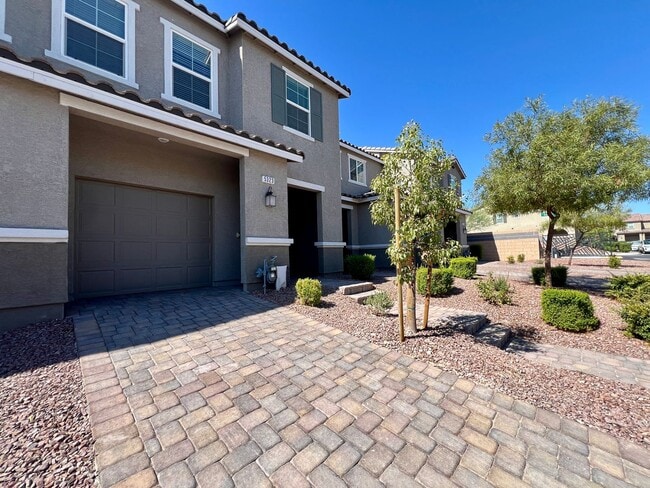 Building Photo - Modern 2-Bedroom Townhome Near Allegiant S...
