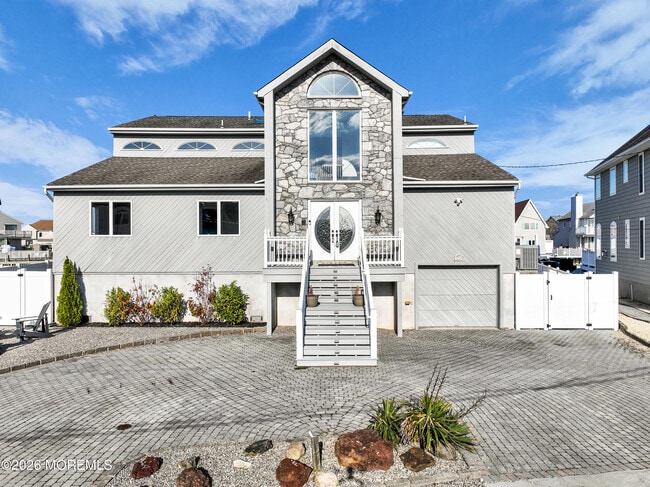 Building Photo - 3330 Windsor Ave