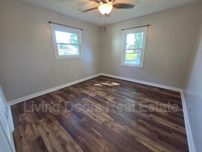 Photo - 323 S 47th St