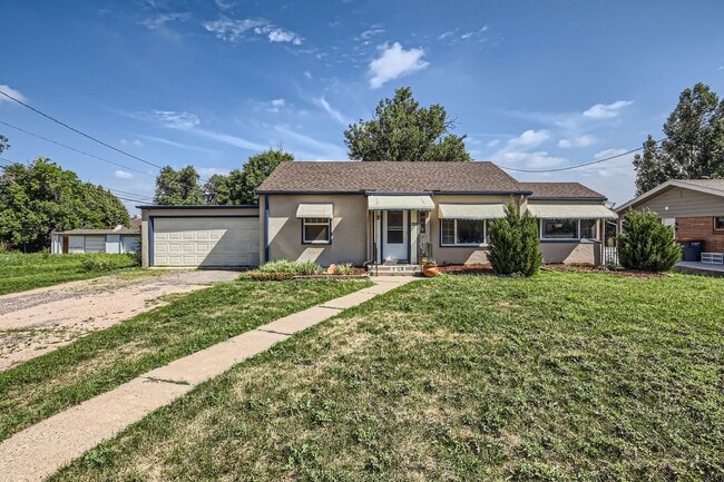Building Photo - Welcome Home! Beautiful house in Littleton!