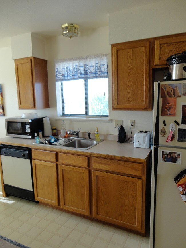 Photo - 425-427 E Lakeside Dr