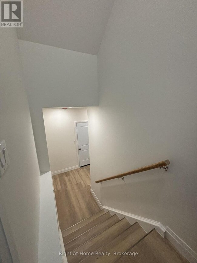 Photo - 576 Guelph St
