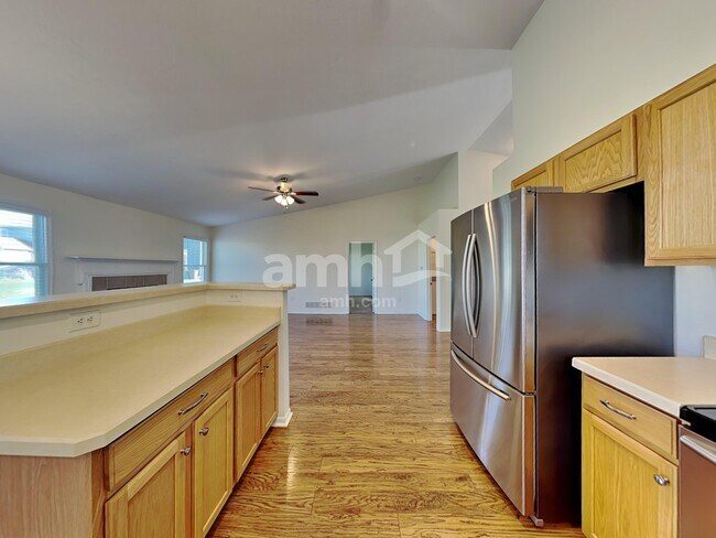 Photo - 708 Orwell St