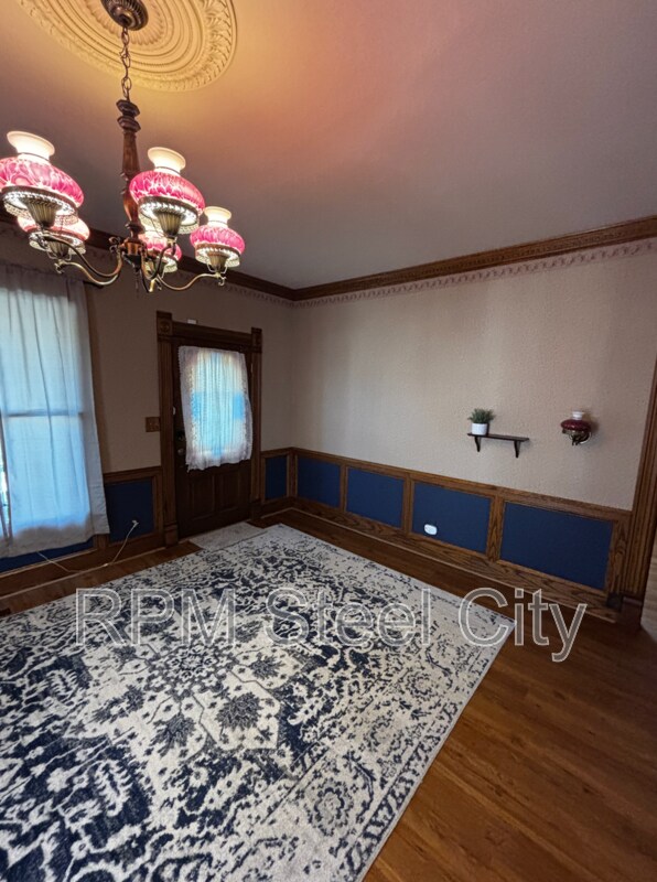 Photo - 512-512 1/2 W 10th St