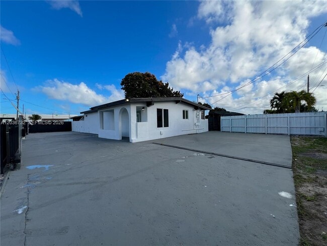Photo - 10090 W Fern St