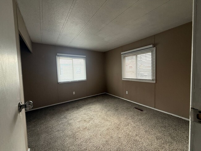 Photo - Spacious 3 bedroom 1 bathroom Pet Friendly Home