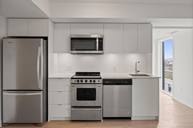 Building Photo - 480 Wilson Ave Unit 1