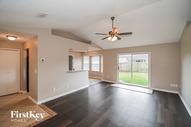 Photo - 3233 Puffin Way