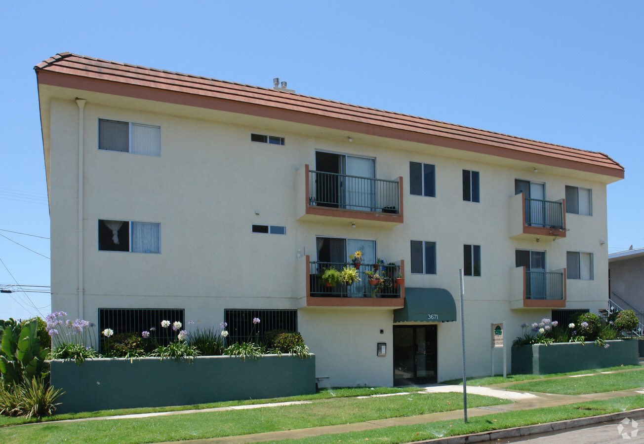 3671 Veteran Avenue, - 3671 Veteran Avenue, Apartments