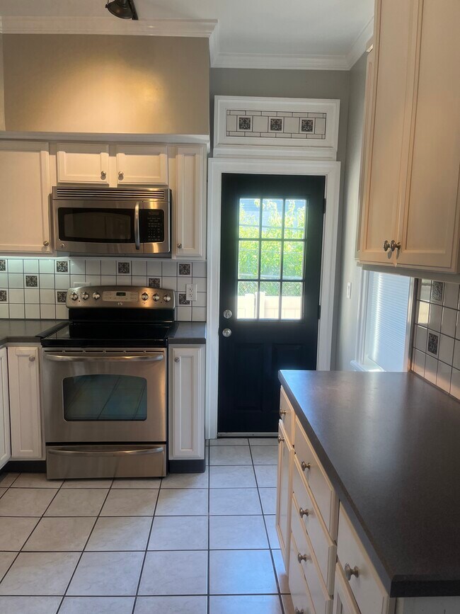 Photo - 2518 Meredith St