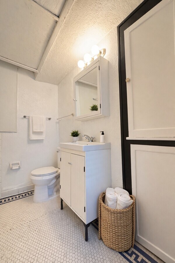Photo - 614 Peden St Unit B