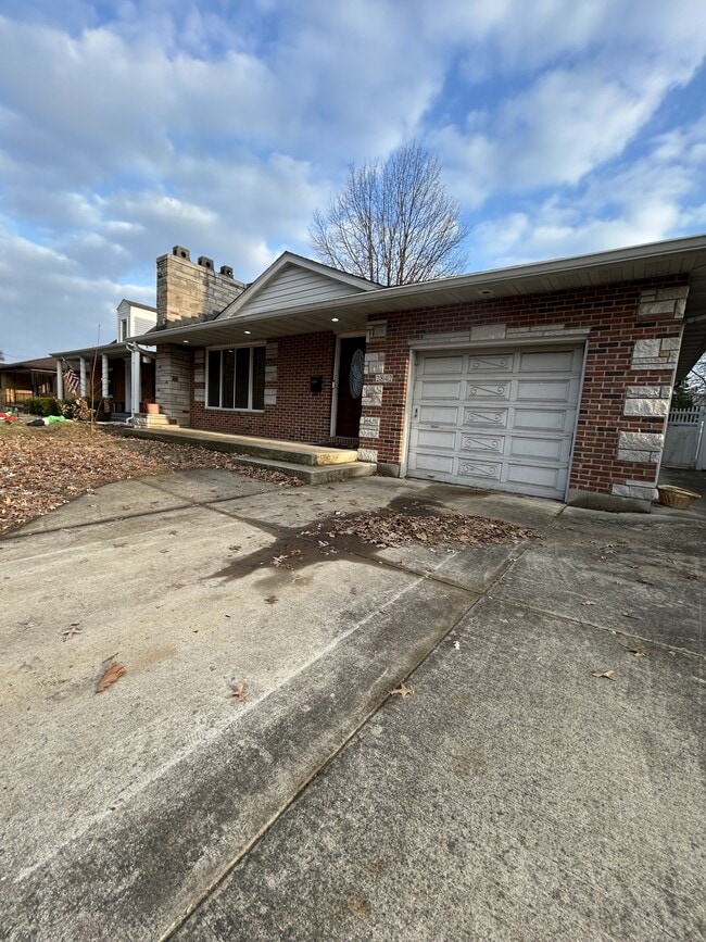 Photo - 2842 State St