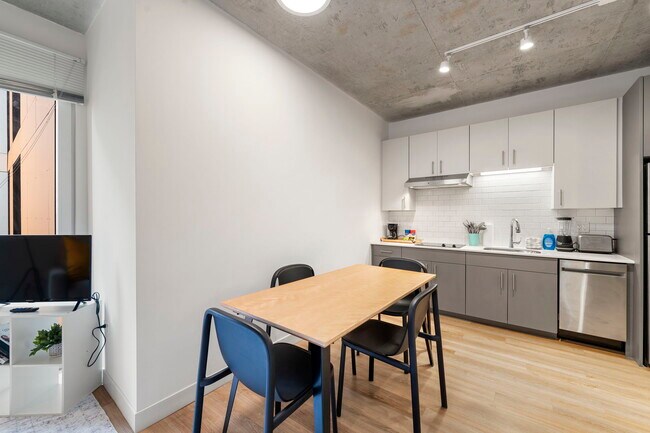 Photo - Cozy Studio Suite, Steps from River North & Shops