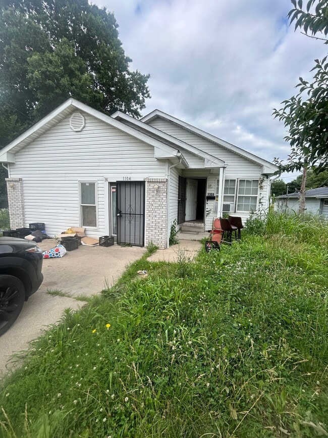 Building Photo - 1104 N 41st St