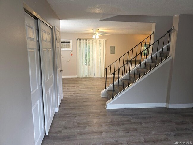 Building Photo - 4 Hudson Heights Dr