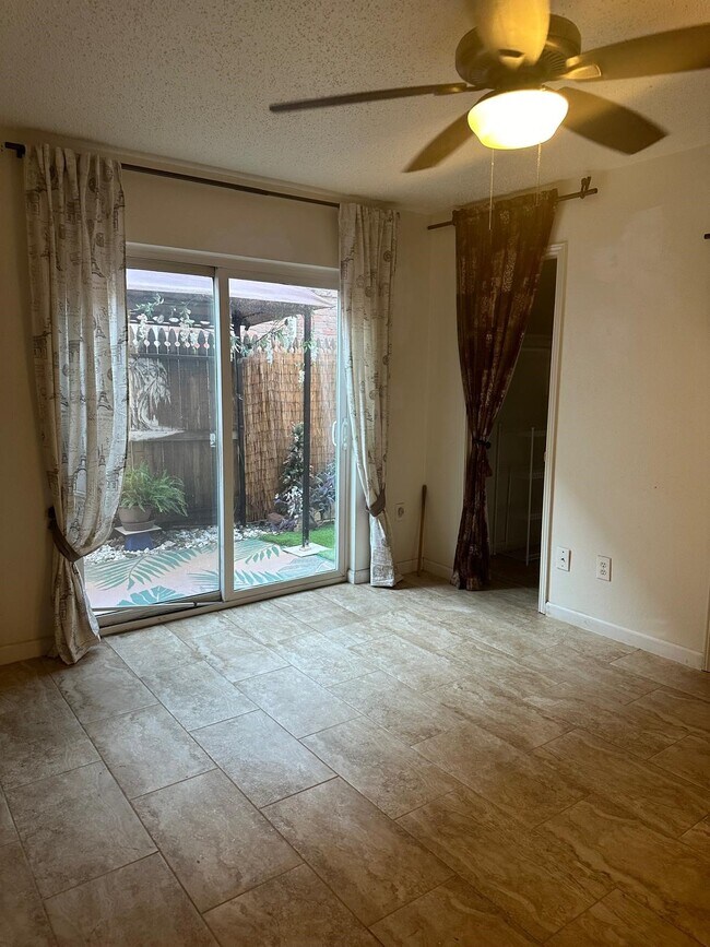 Photo - 6410 Del Monte Dr Unidad 114