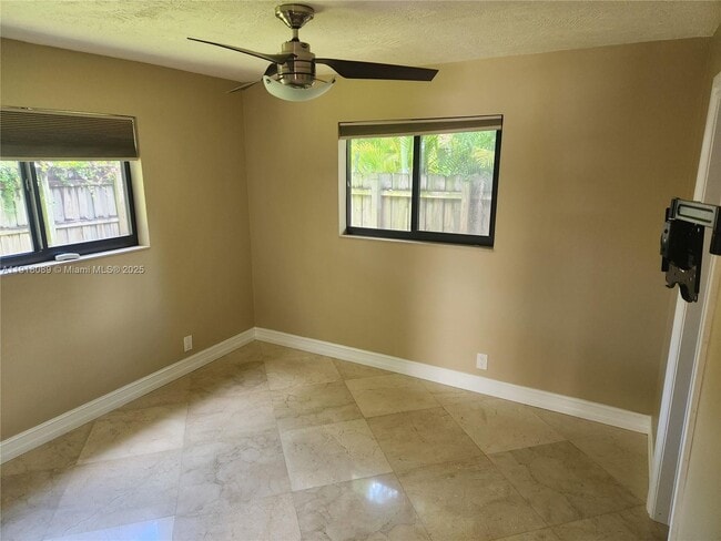 Building Photo - 210 SW 8th St Unit 1-3