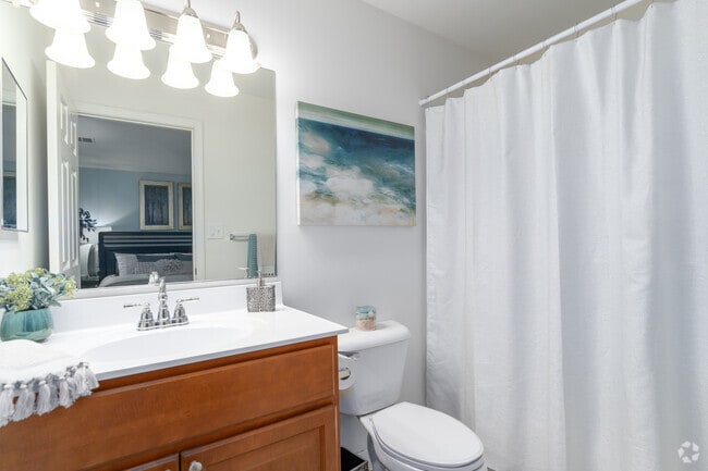 2BR, 2BA - 1100SF Bath 2 - Pointe North Apartments