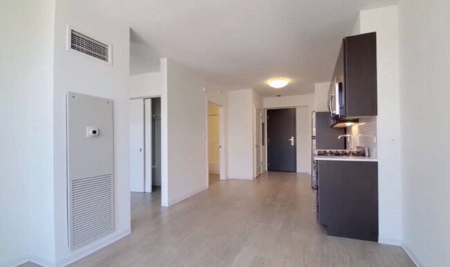 Photo - 185 W Superior St