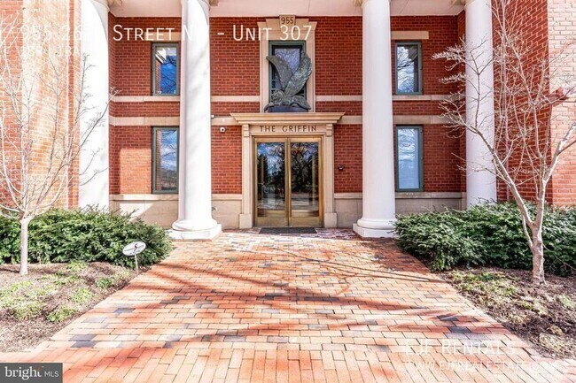 Building Photo - 955 26th St NW Unit 307 Rental