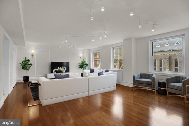 Building Photo - 1101 St Paul St Unit 305