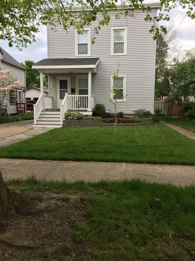 Photo - 10121 Foster Ave