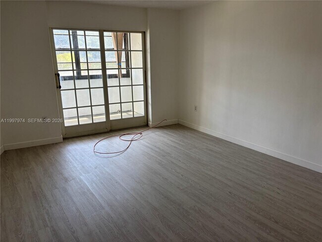 Photo - 10854 N Kendall Dr Unit 316
