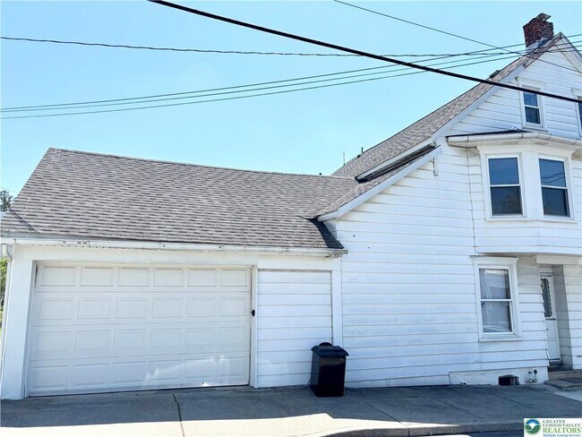 Photo - 308 W Franklin St